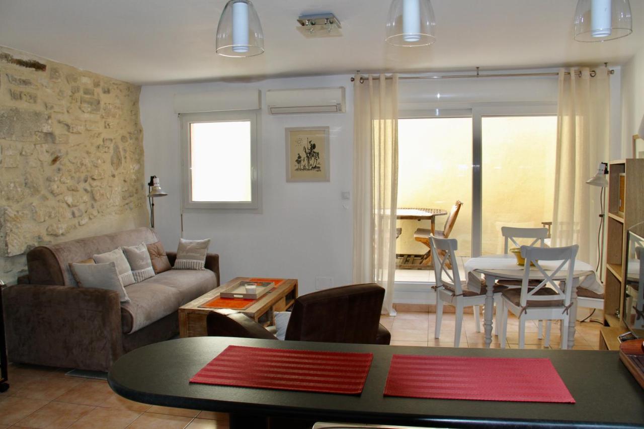 Agreable Maison De Ville Eyragues Eksteriør billede